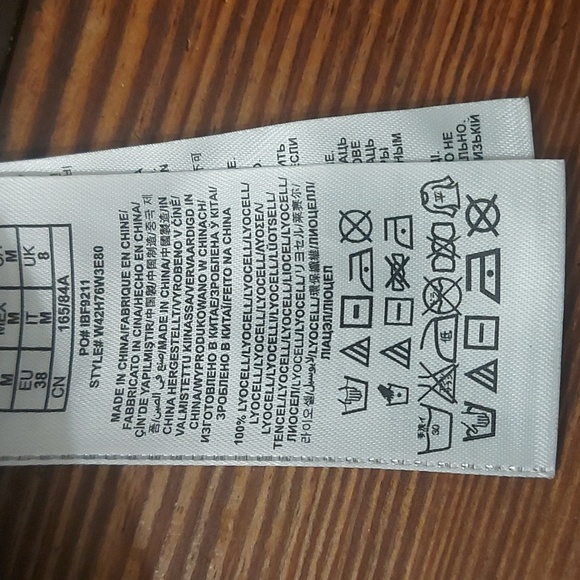 Guess Tie Dye Top/ Short Sleeved/Sz M/NWOT/ White and Blue/ Sexy - Picture 6 of 6